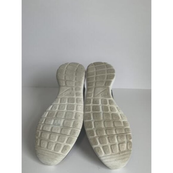 Nike Roshe One Galaxy Multicolor Print 677782-007 Kids Size 7 Y - Picture 6 of 7